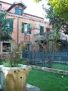 Domus Orsoni فندق مبيت وإفطار 3*